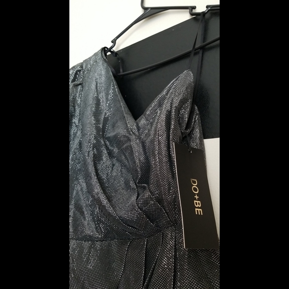 NEW LISTING! BRAND NEW WITH TAGS DO+BE Manhattan Puff Sleeves Dress - Picture 13 of 16